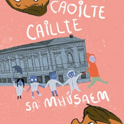 Clúdach an leabhair Caoilte Caillte le páistí scoile taobh amuigh de Mhúsaem stair an dúlra