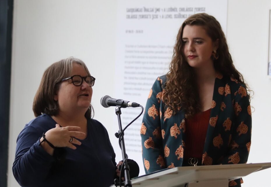 Réaltán Ní Leannáin agus Caoimhe Ní Chathail sa Cultúrlann McAdam Ó Fiaich ag seoladh leabhair Bhláth na dTulach